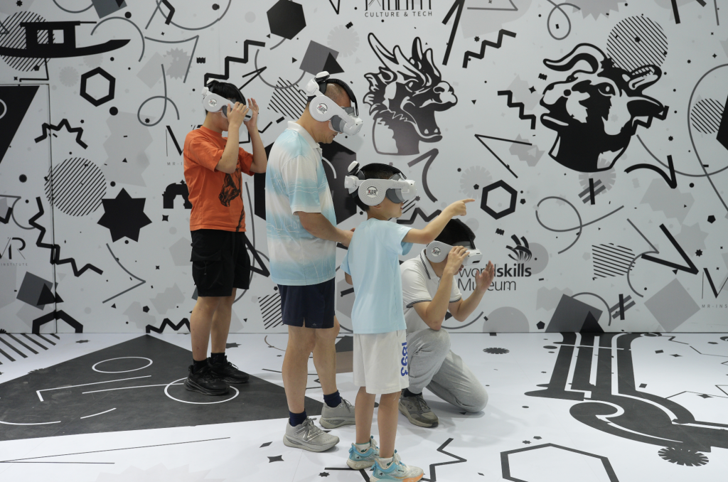 VR technology revives the glories of Yuanmingyuan