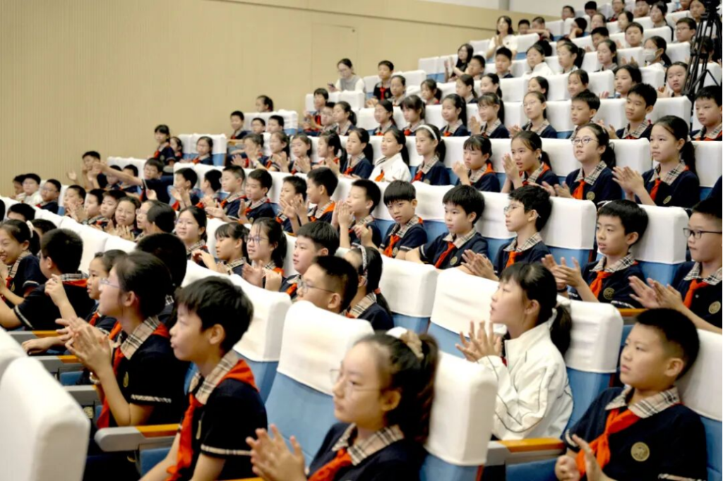 Exhibits from Jiaolong WorldSkills Flag Tour donated to the WorldSkills Museum, the “Deep-sea Hero” sharing adventures of deep-sea exploration with students